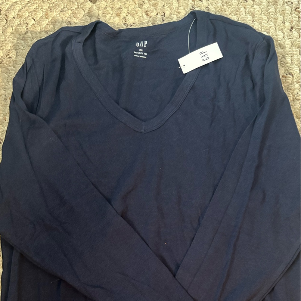 GAP Women’s Navy long sleeve V-Neck Shirt